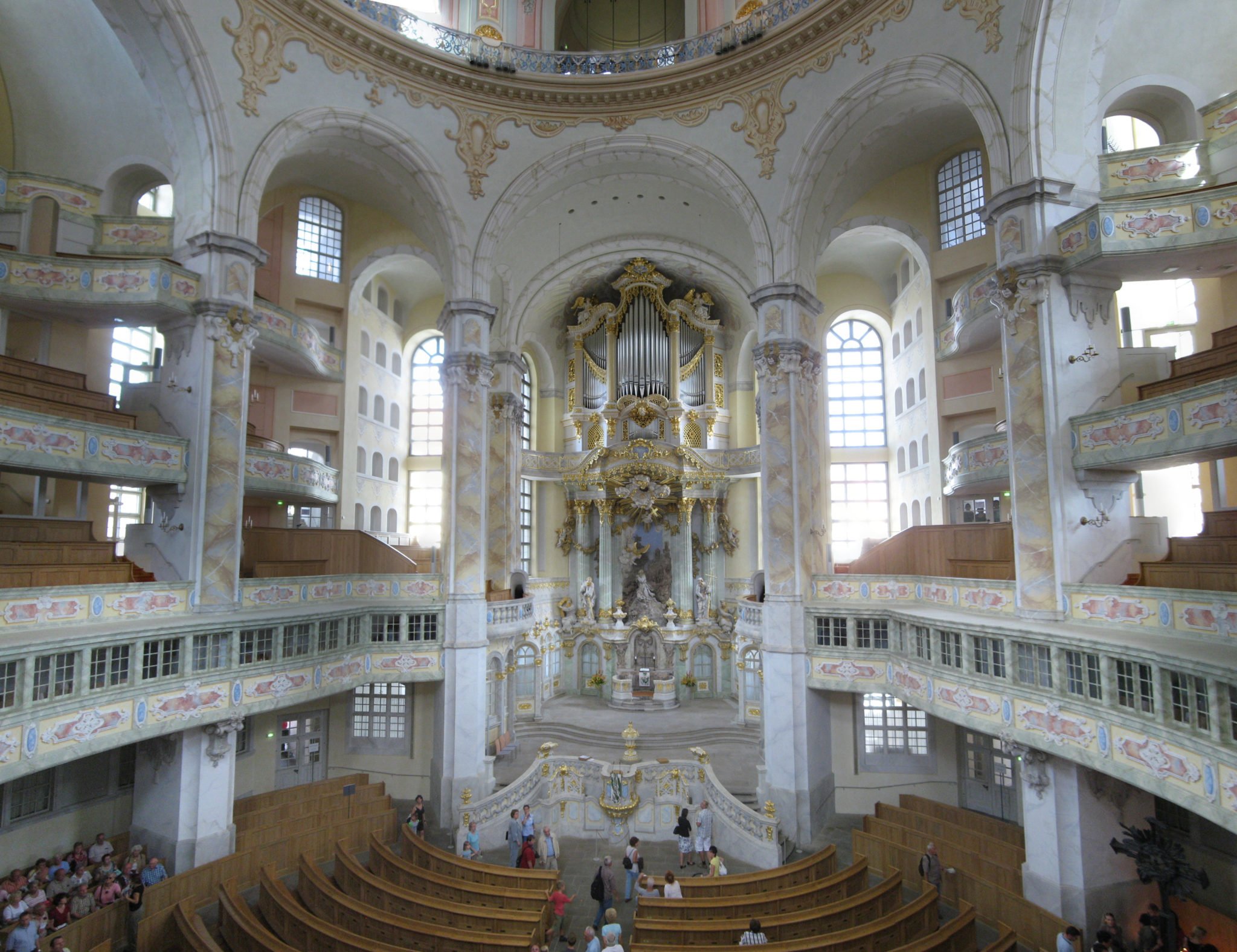 Frauenkirche_interior_2008_001-Frauenkirche_interior_2008_009, picture from internet