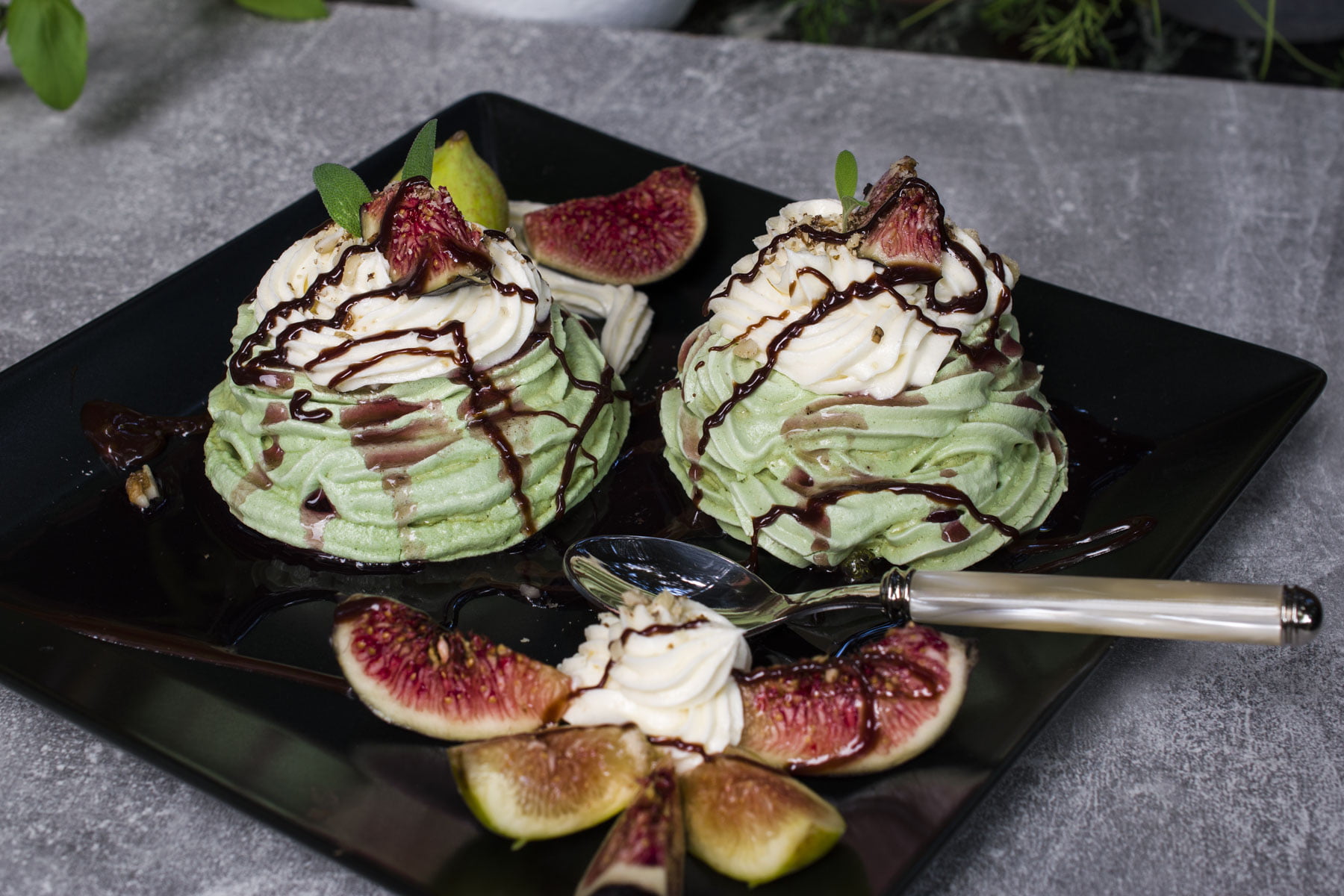 How to make meringue in vanilla cream with fresh figs