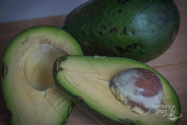 how to choose ripe avocado