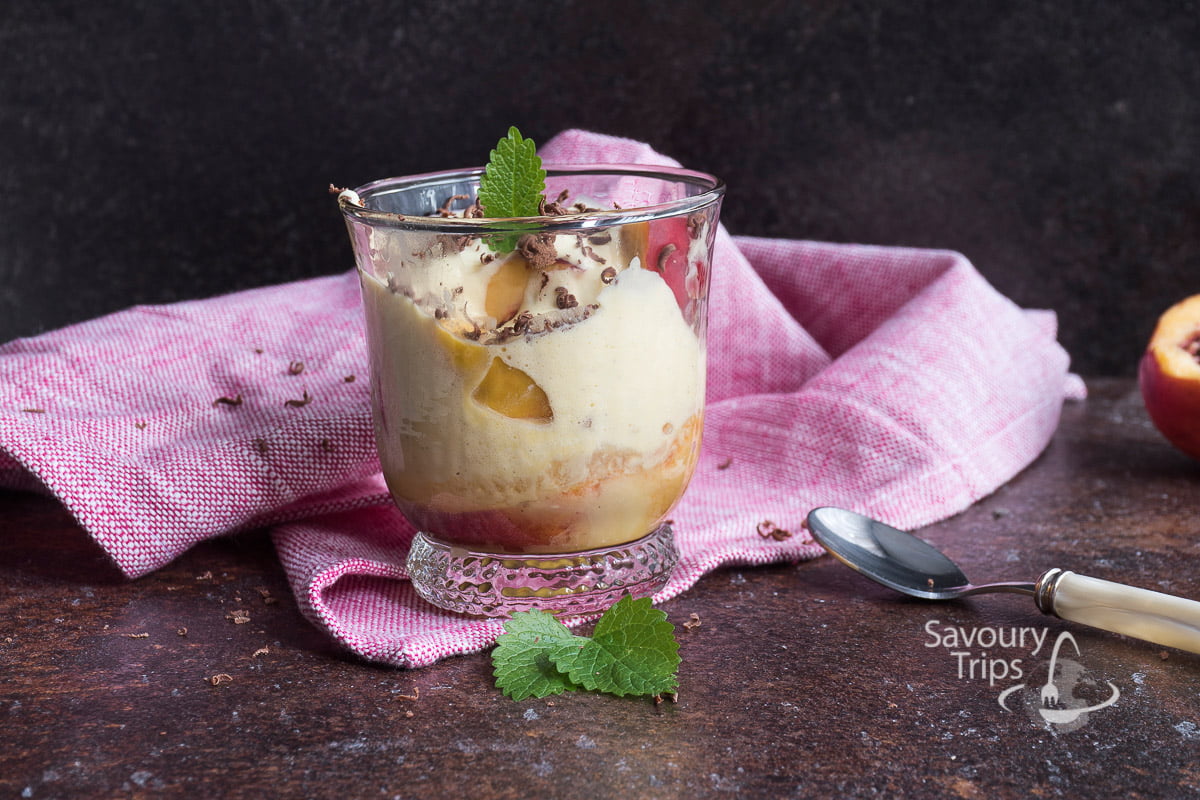 Brzi kolač od breskve sa aromom muskata