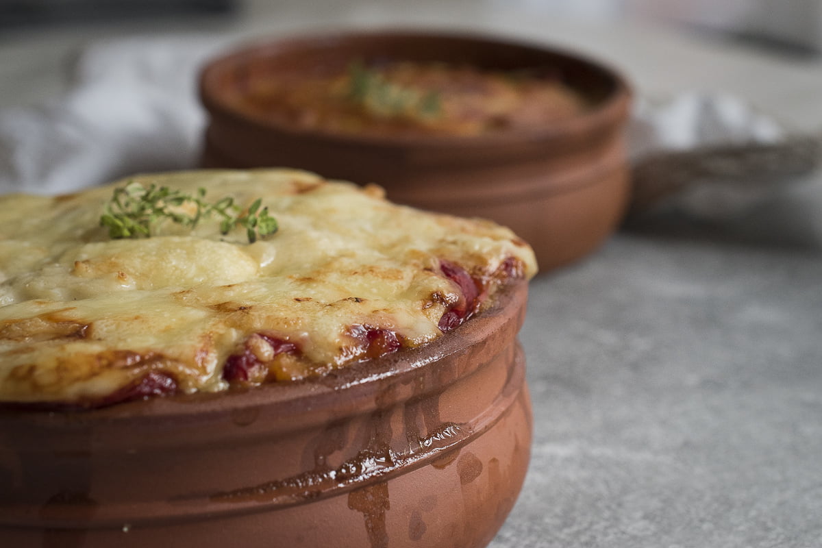 Skroz domaće lazanje od pečenih paprika sa raclette sirom