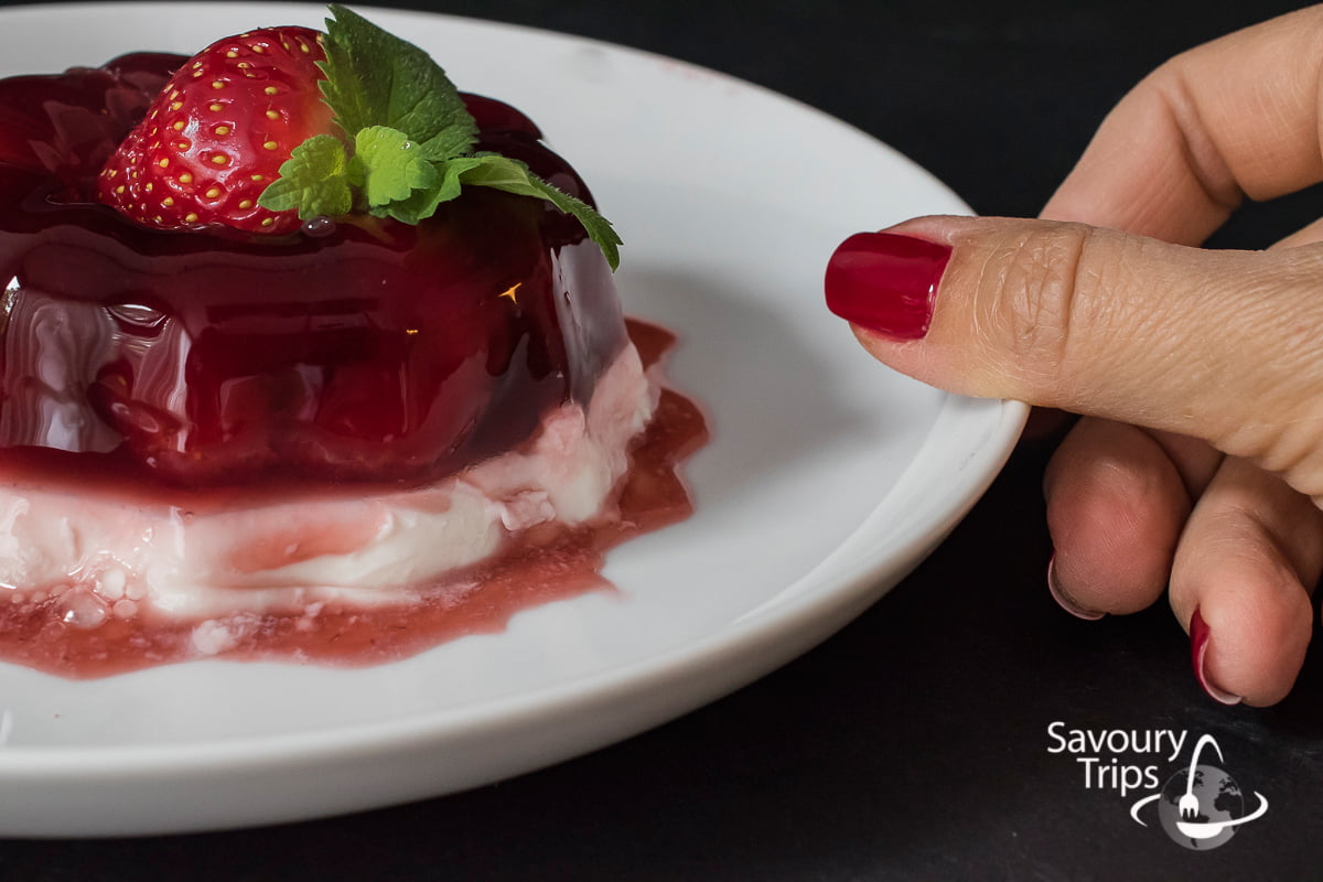 Panakota-u-zeleu-od-jagoda_18L-ova-1