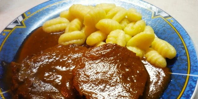 Dalmainska-pasticada-sa-njokama-2