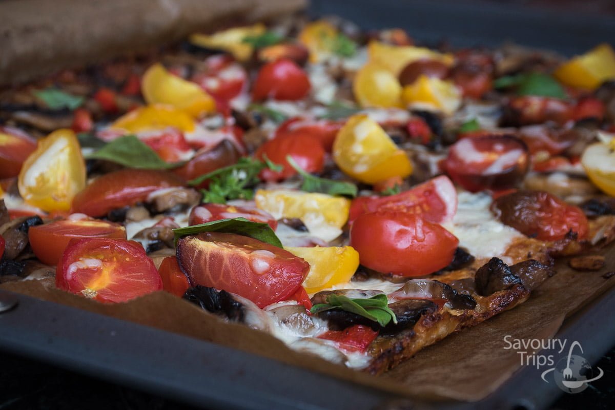 The simplest way to make the best veggie pizza - Savoury Trips
